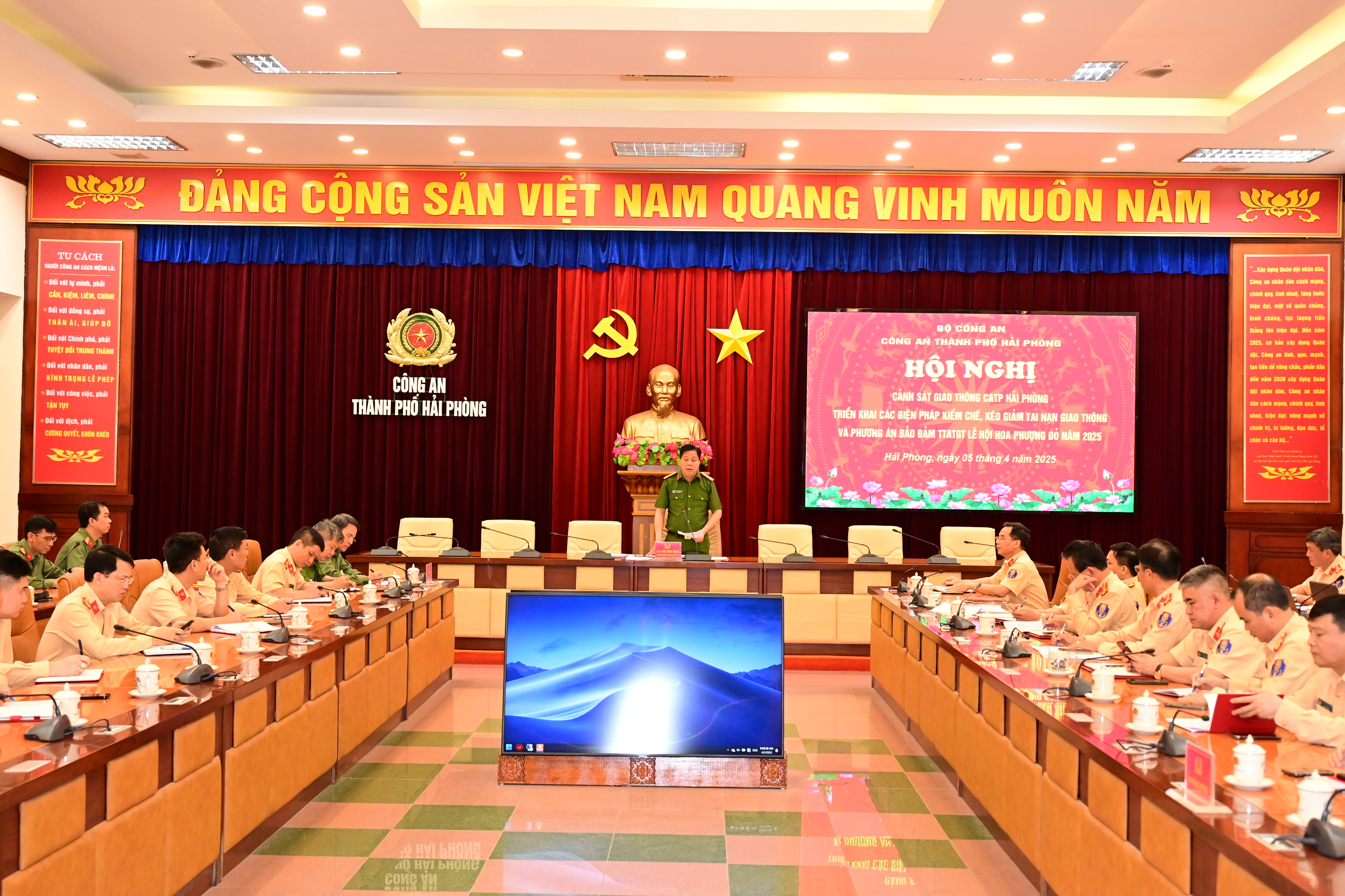 Triển khai các biện pháp kiềm chế, kéo giảm tai nạn giao thông và phương án bảo đảm trật tự an toàn giao thông Lễ hội Hoa Phượng đỏ Hải Phòng năm 2025